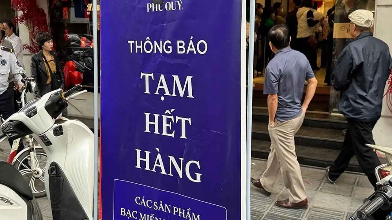 نظام إيصالات جديد ينتظر مشتري الذهب عند تراجع الأسعار في المتاجر